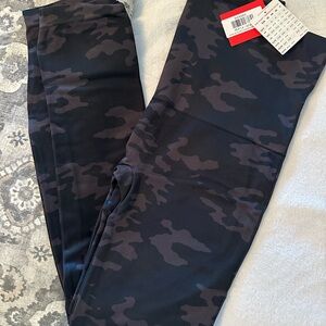 Spanx Black Camouflage Leggings - XL